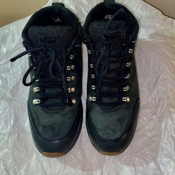 UGG MENS US 7 UK 6 OLIVERT BLACK WATERPROOF LEATHER WOOL HIKER SNOW BOOTS WINTER - Picture 2 of 9